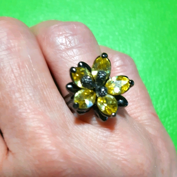 NWOT Lia Sophia Hematite Ring Size 8 - Picture 1 of 4